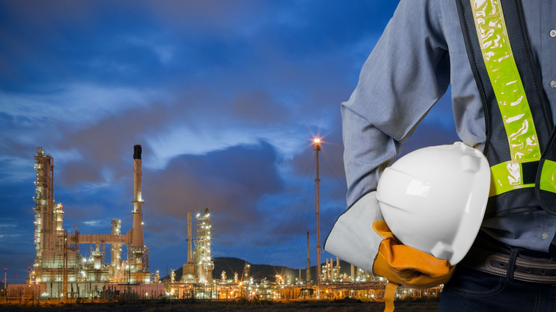 construction worker refinery